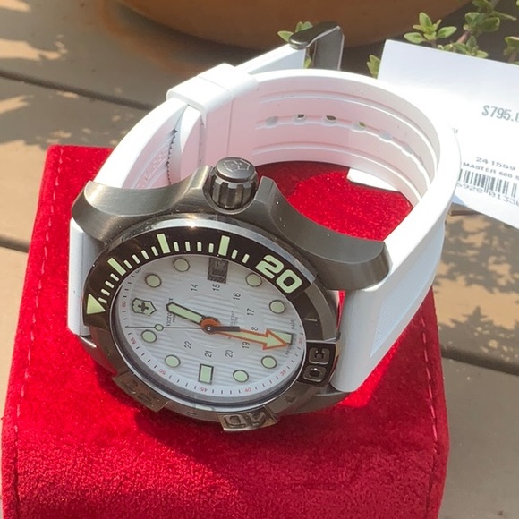 VICTORINOX WATCH 241559 DIVE MASTER 500 WHITE LIMITED EDITION 43MM